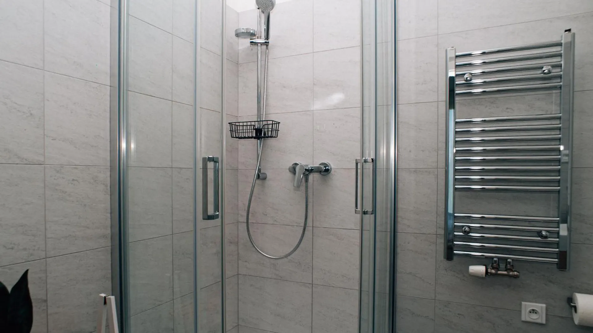 Stylish 110M2 Apartment Near Prague Center