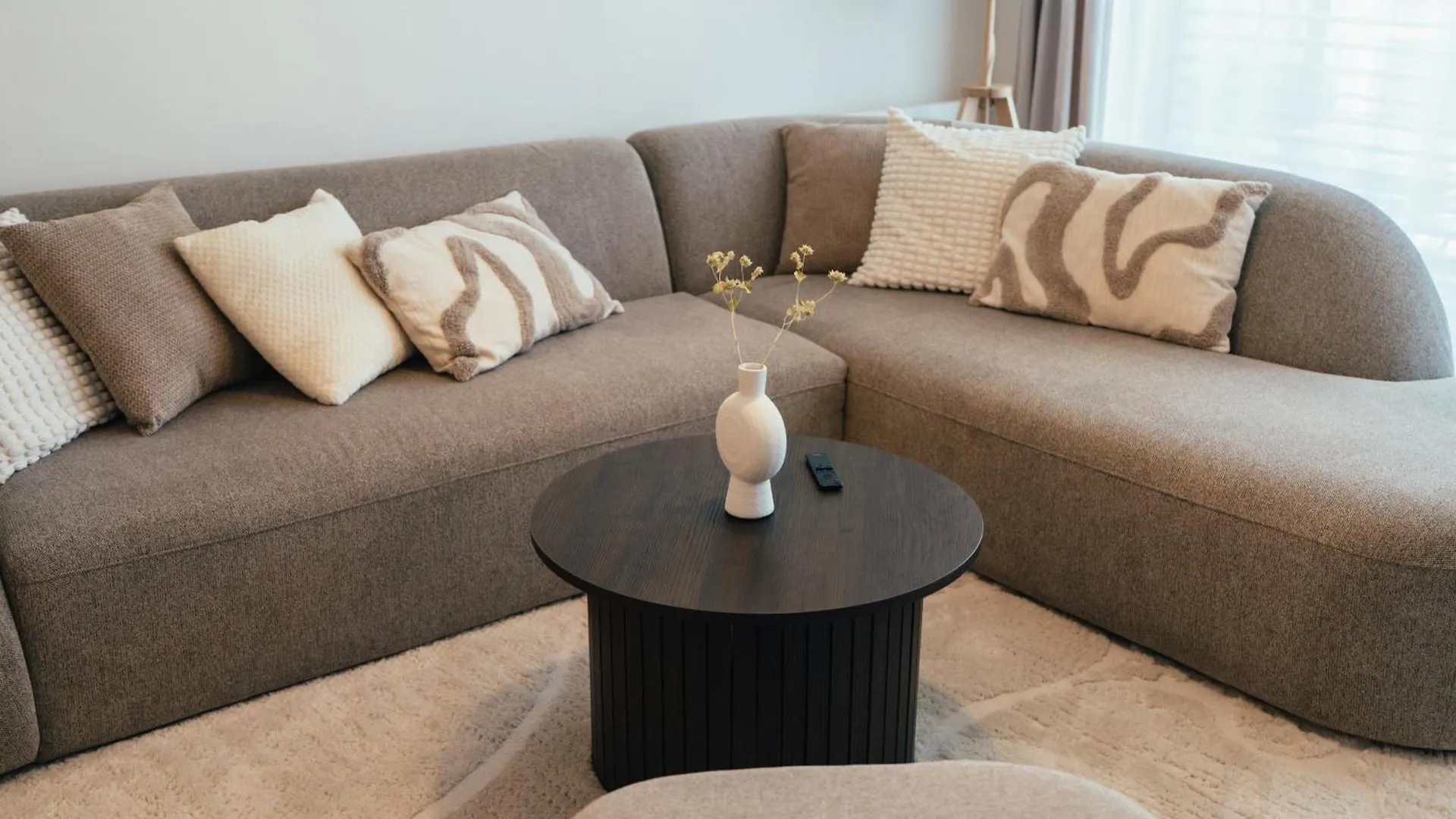 Stylish 110M2 Apartment Near Prague Center