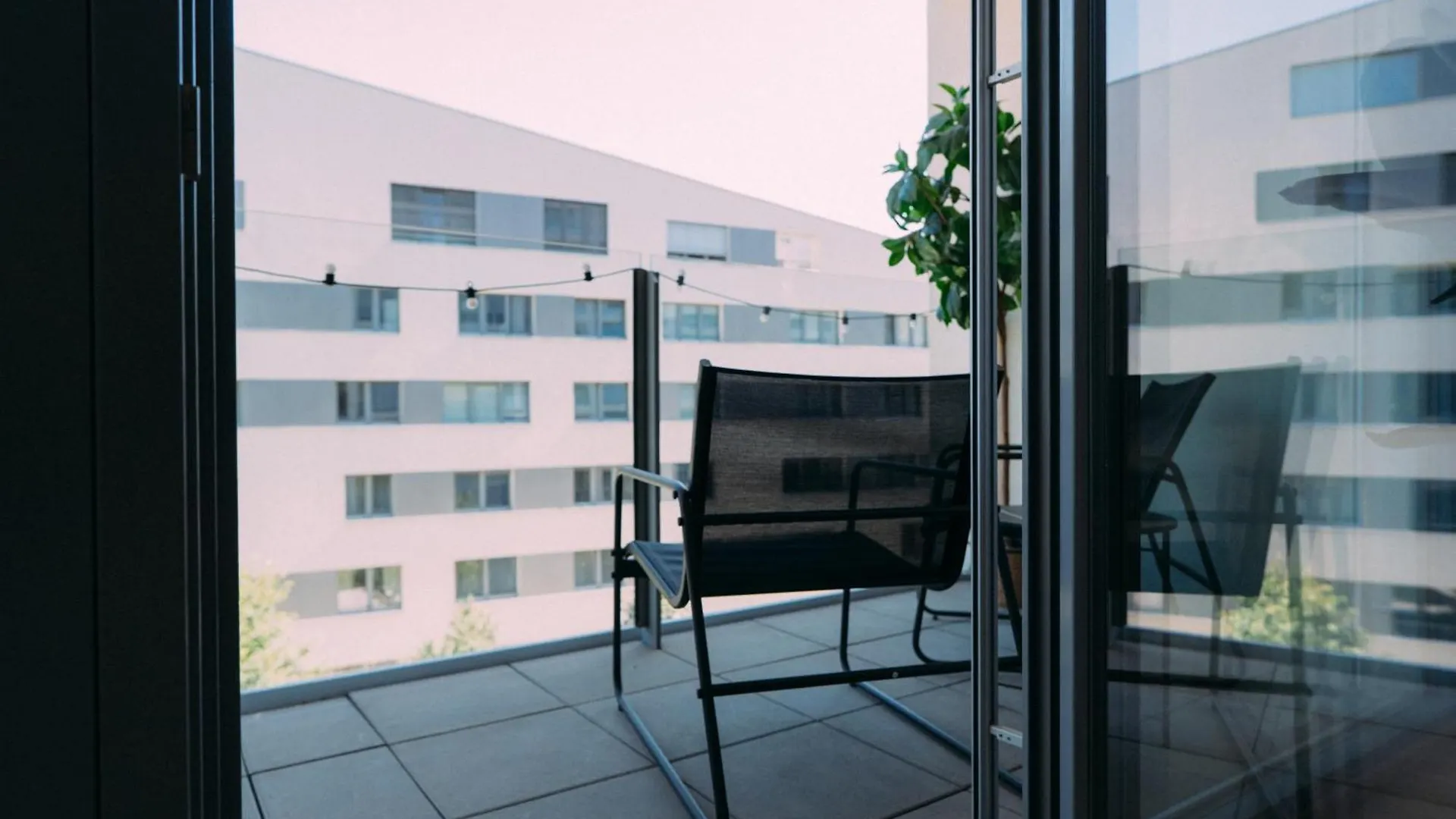 Stylish 110M2 Apartment Near Prague Center