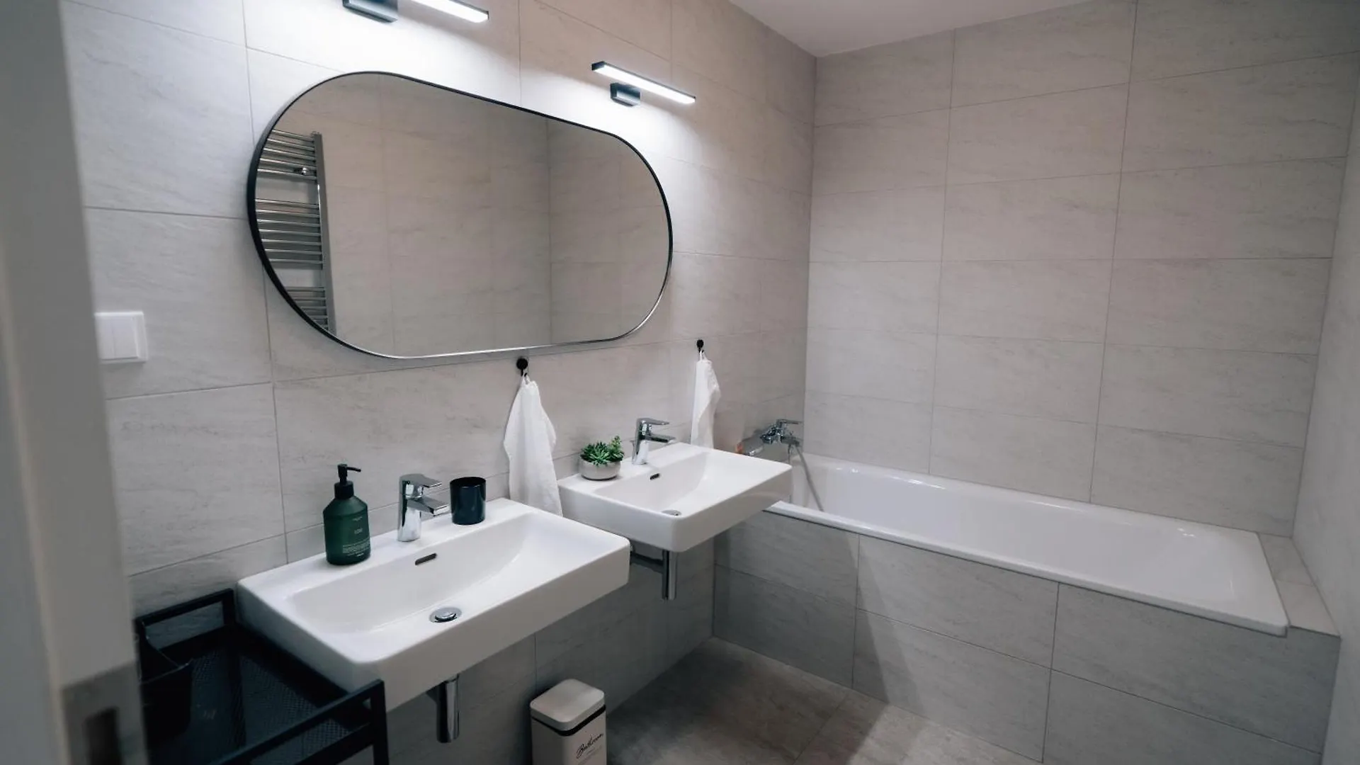 Stylish 110M2 Apartment Near Prague Center 0*,